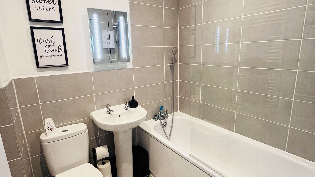 Photo of Bathroom in Mortimer West End