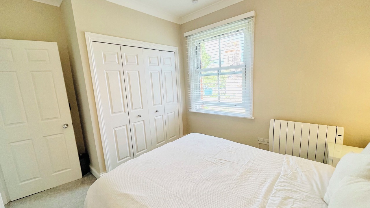 Photo of Bedroom in Mortimer West End