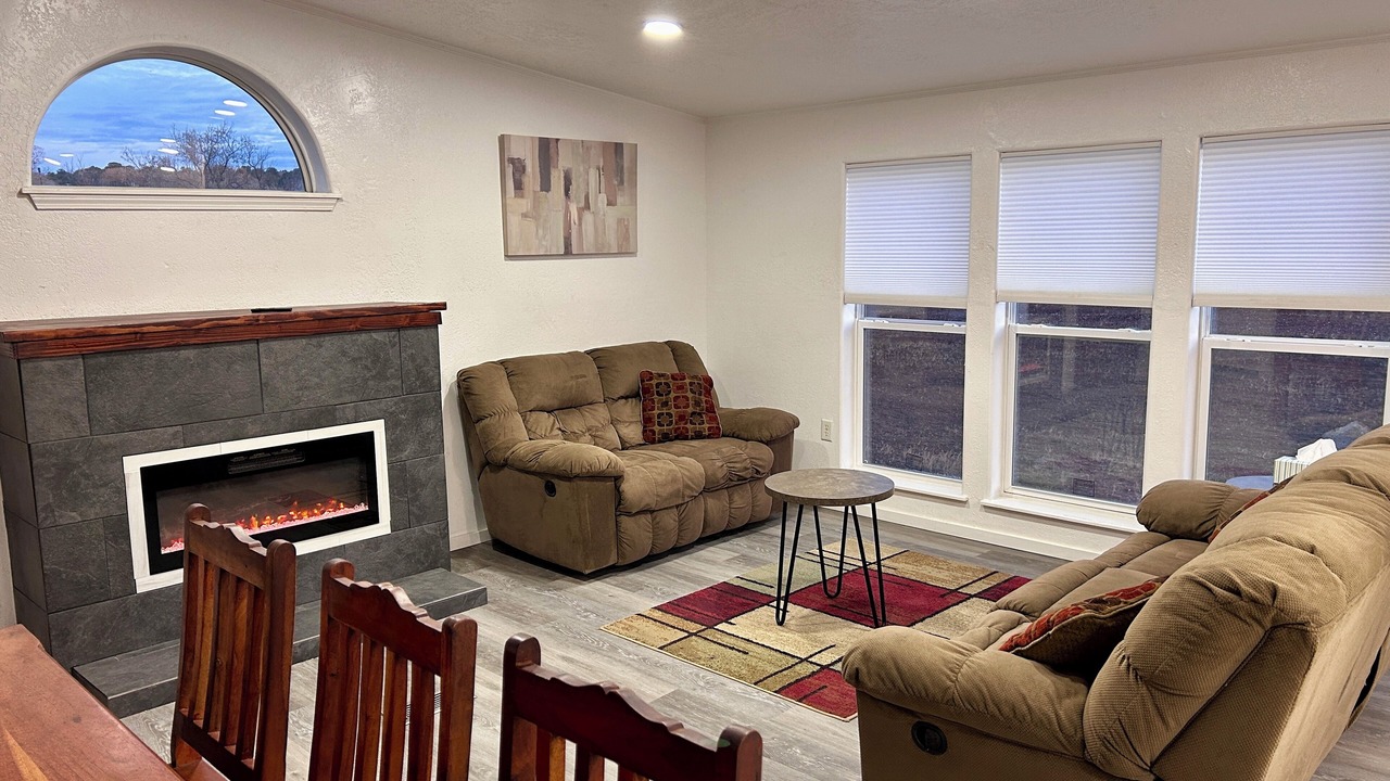 Photo of Livingroom in Aztec