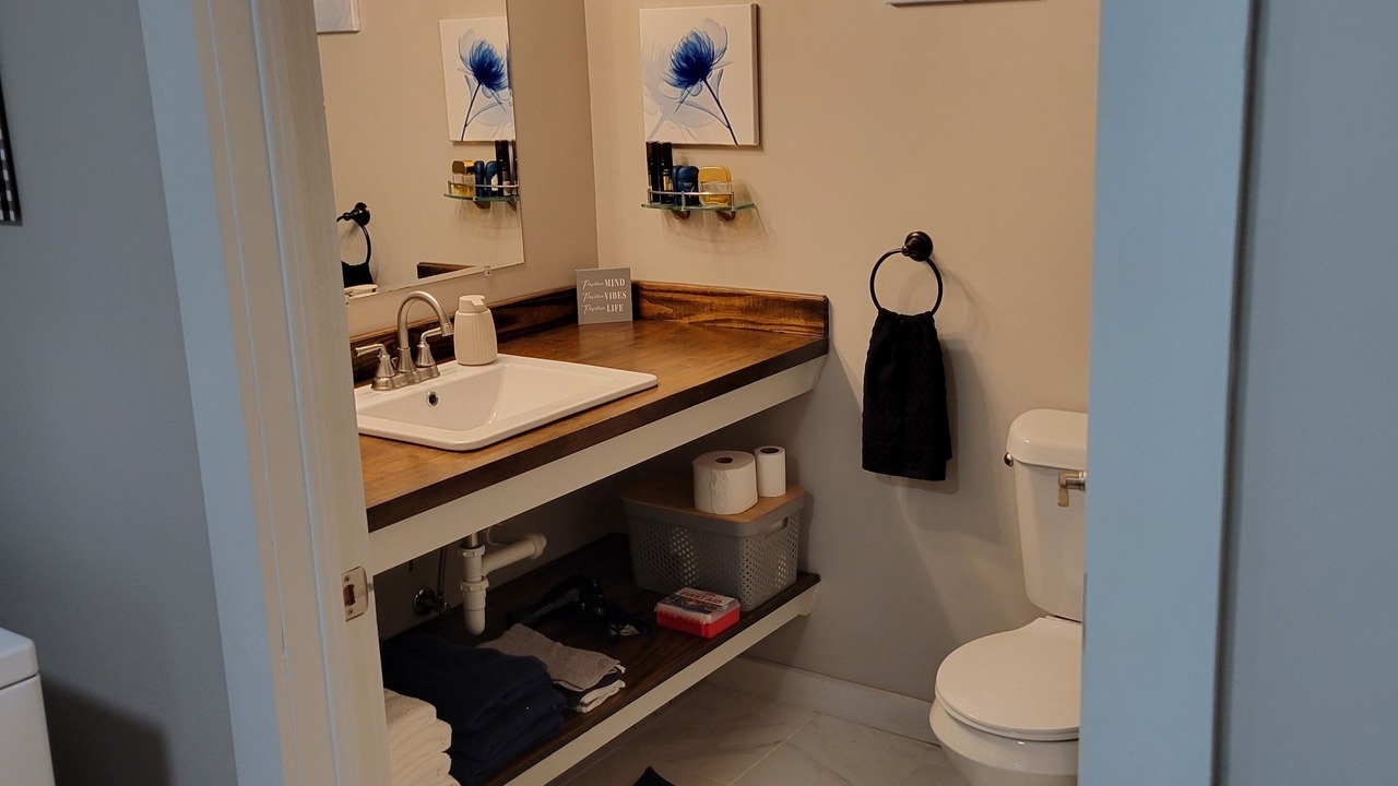Photo of Bathroom in Dinero