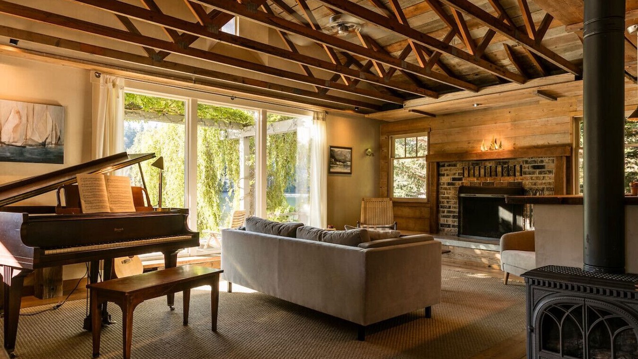 Photo of Livingroom in Rollingbay