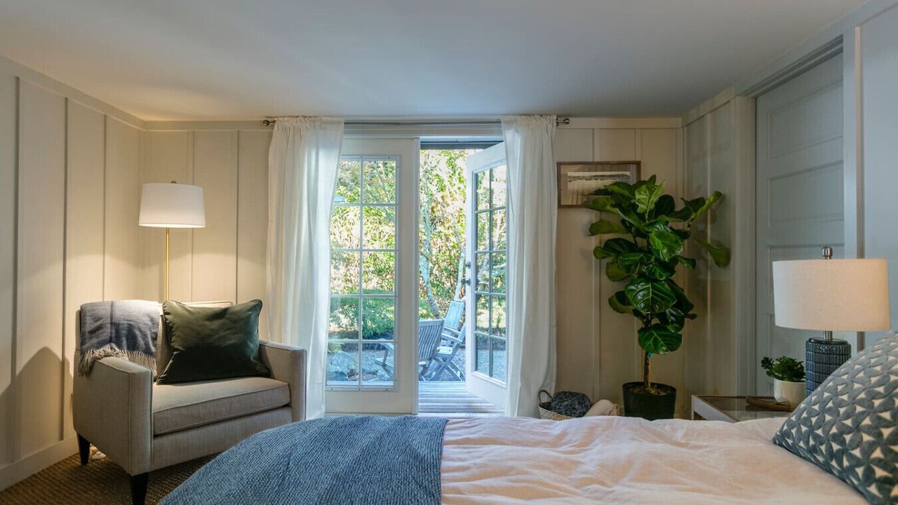 Photo of Bedroom in Rollingbay