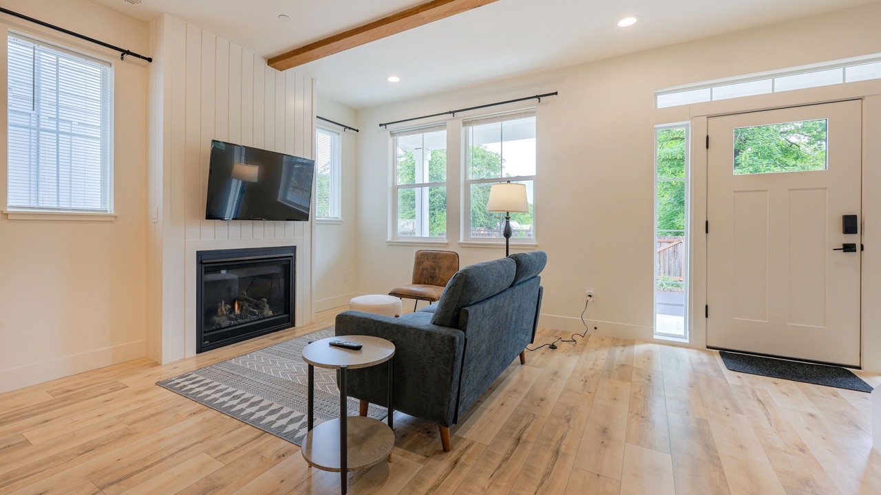 Photo of Livingroom in Brentwood-Darlington