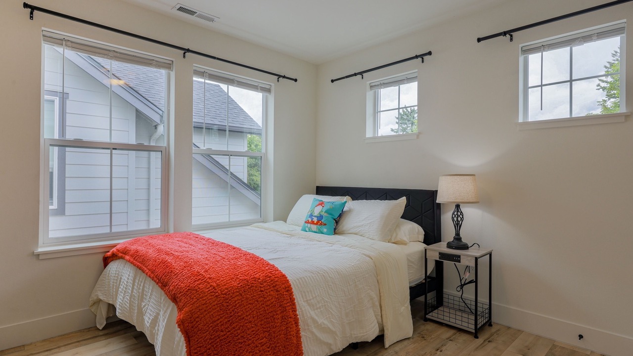 Photo of Bedroom in Brentwood-Darlington