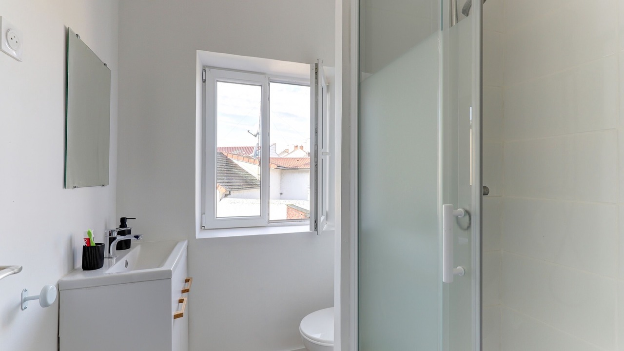 Photo of Bathroom in Montlucon