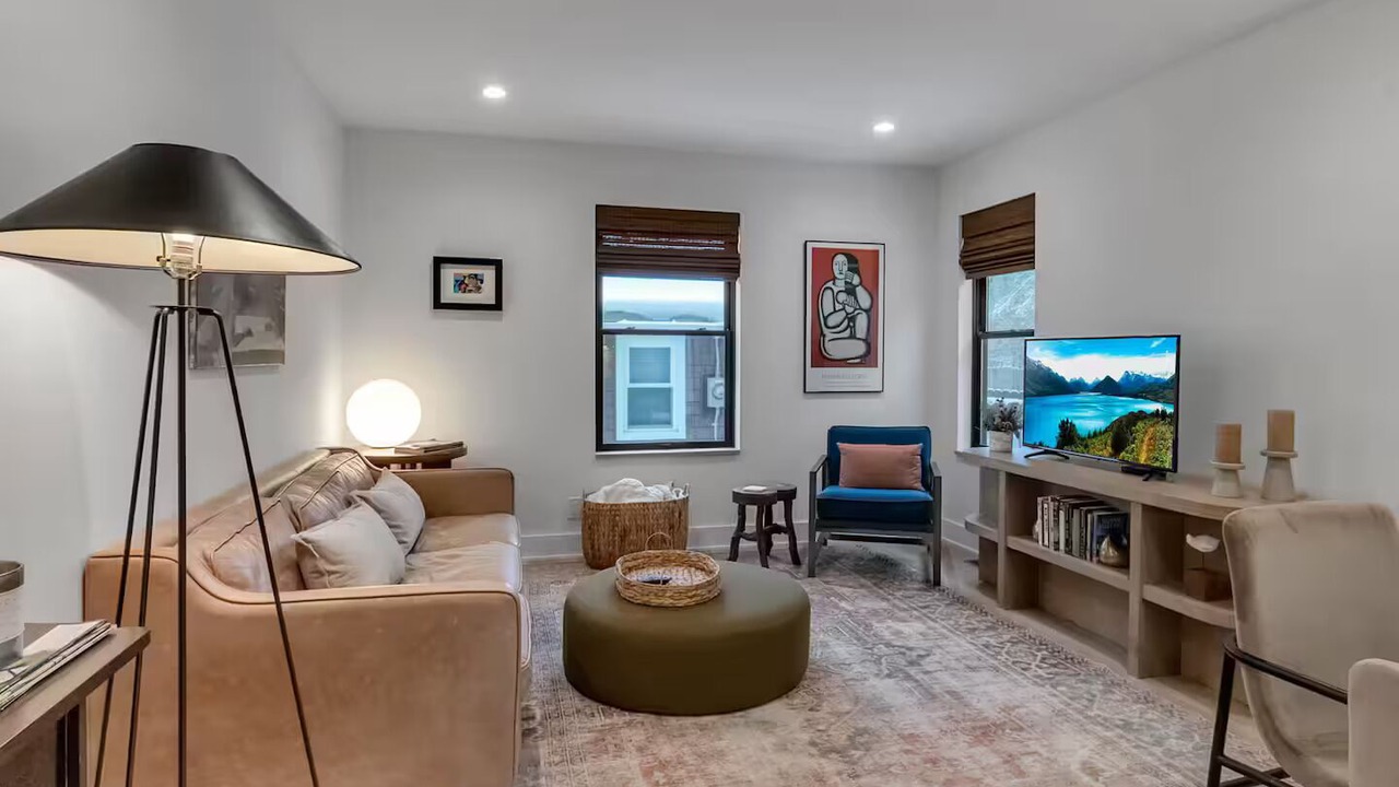 Photo of Livingroom in East Aurora