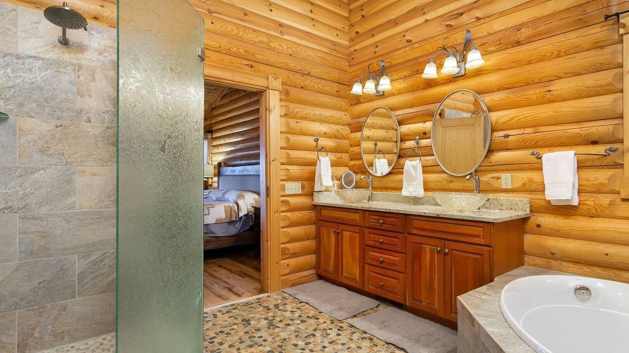 Photo of Bathroom in Old Fort