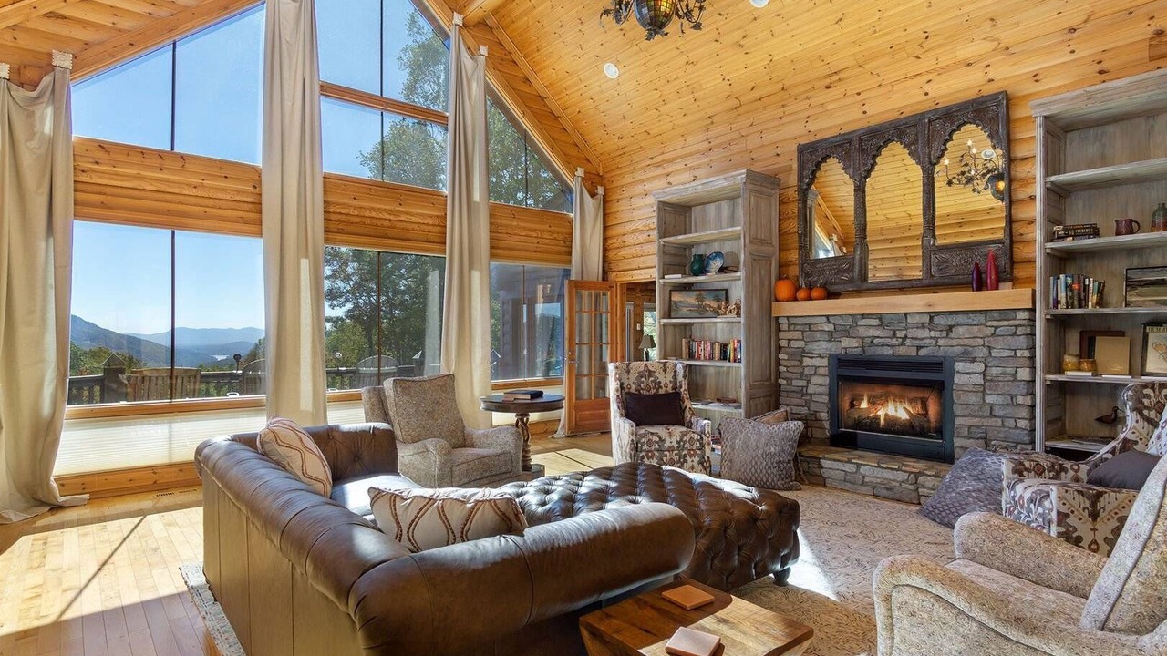 Photo of Livingroom in Old Fort