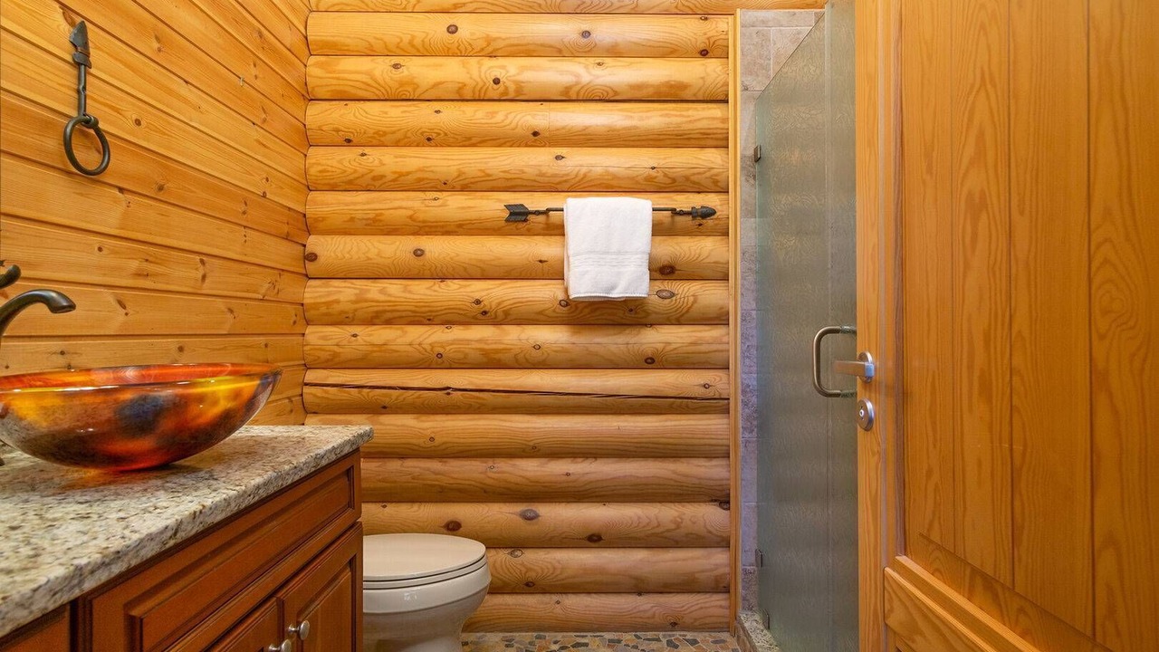 Photo of Bathroom in Old Fort