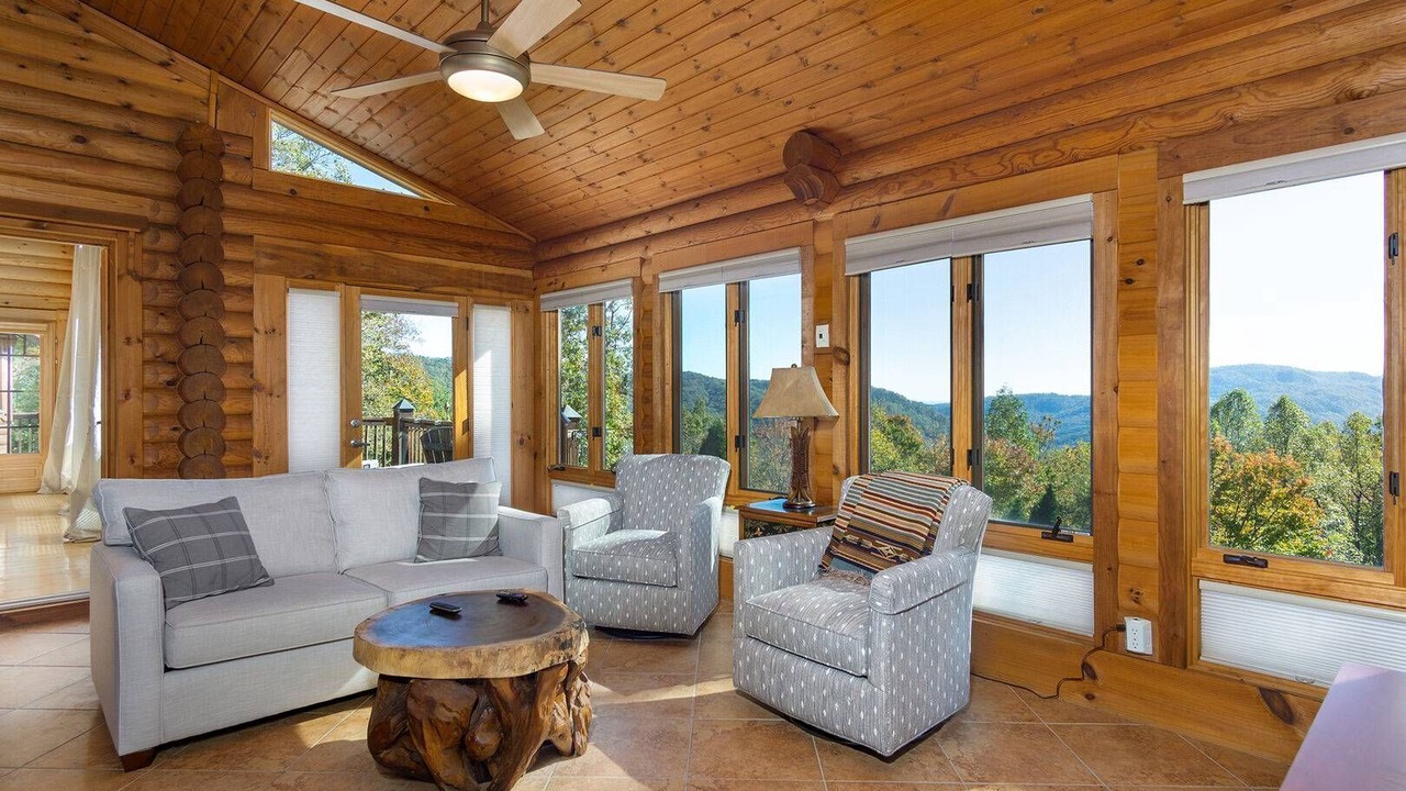 Photo of Livingroom in Old Fort