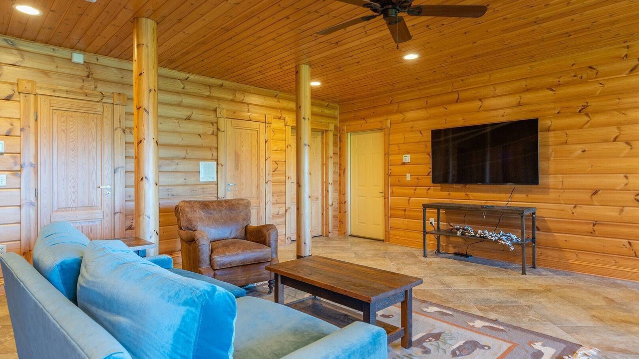 Photo of Livingroom in Old Fort