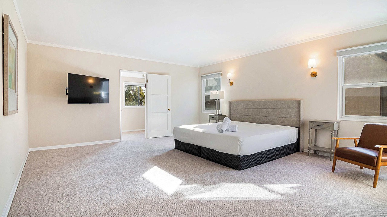 Photo of Bedroom in Greater Wilshire - Hancock Park