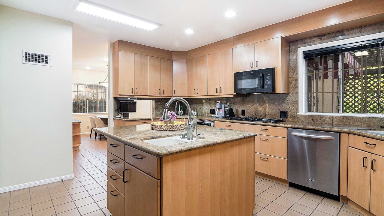 Photo of Kitchen in Greater Wilshire - Hancock Park