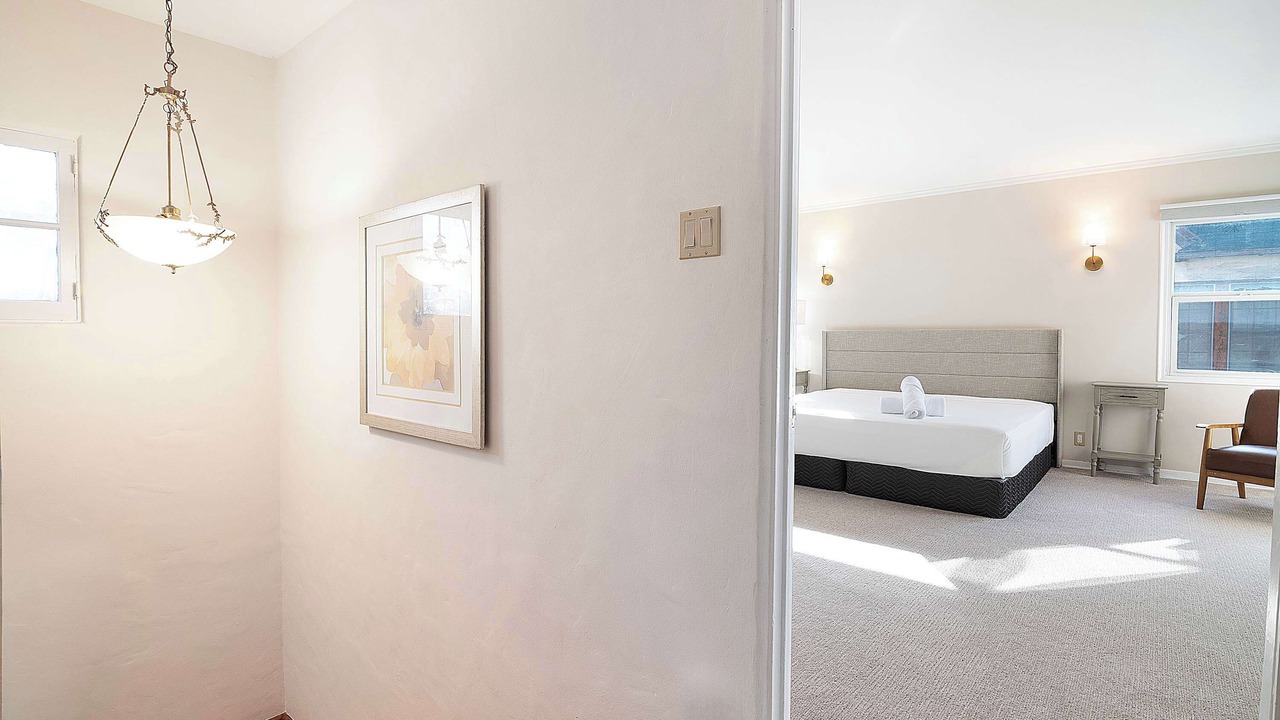 Photo of Bedroom in Greater Wilshire - Hancock Park