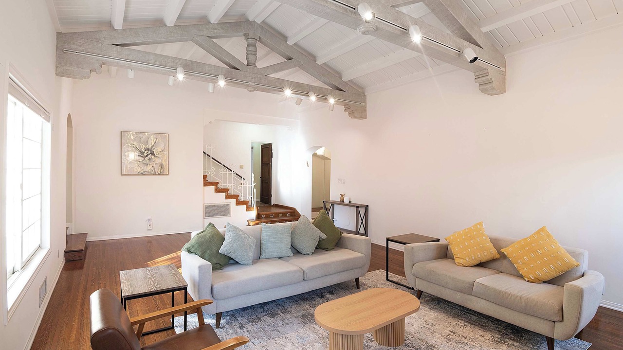 Photo of Livingroom in Greater Wilshire - Hancock Park