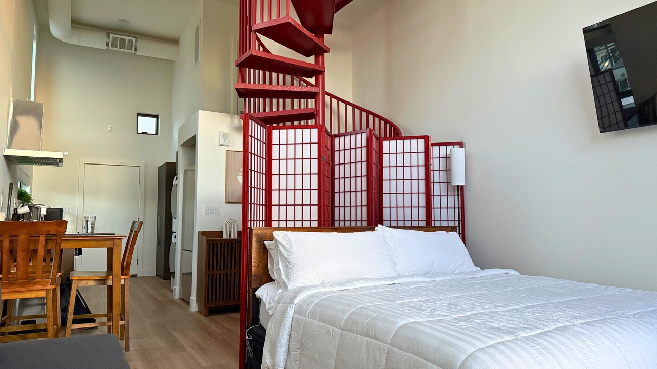 Photo of Bedroom in NoHo Arts District