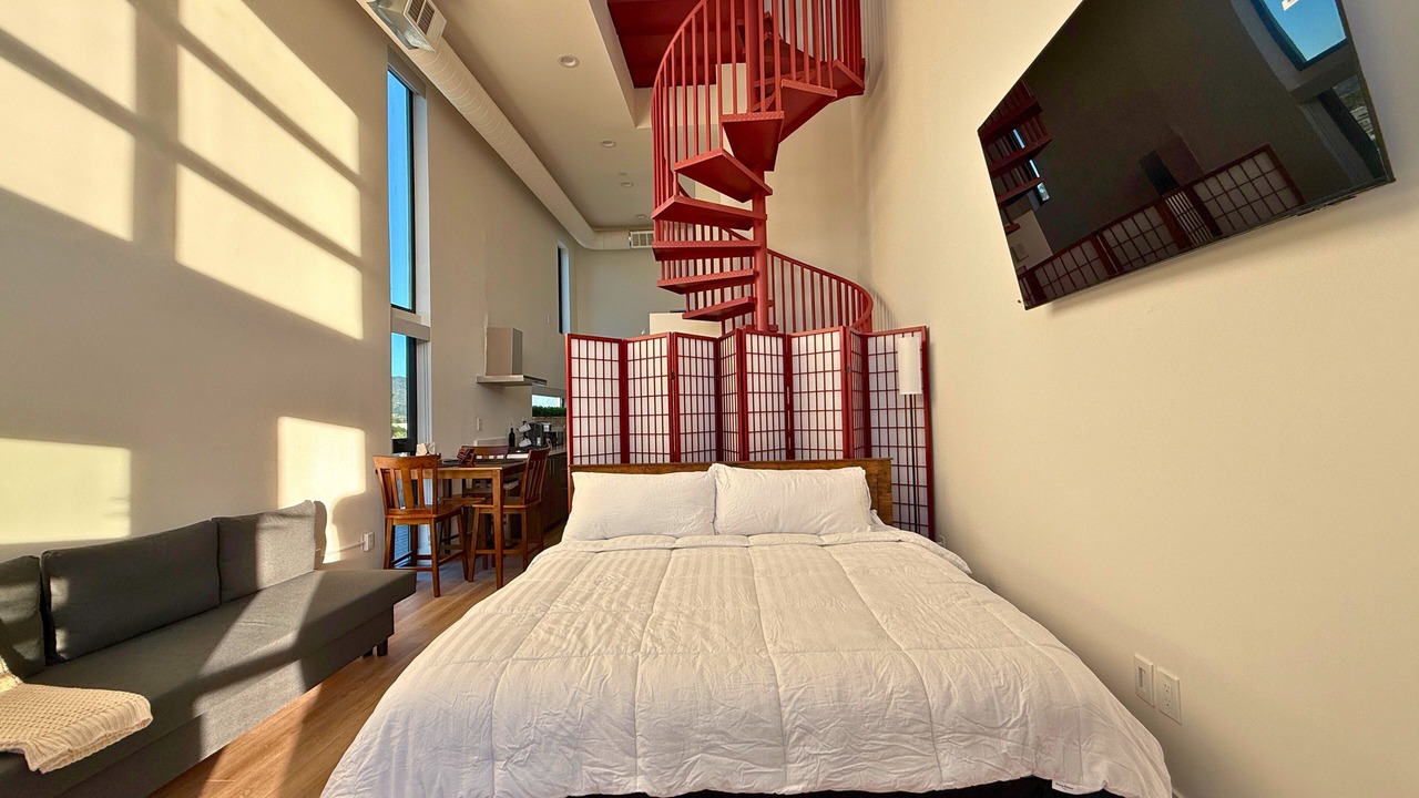Photo of Bedroom in NoHo Arts District