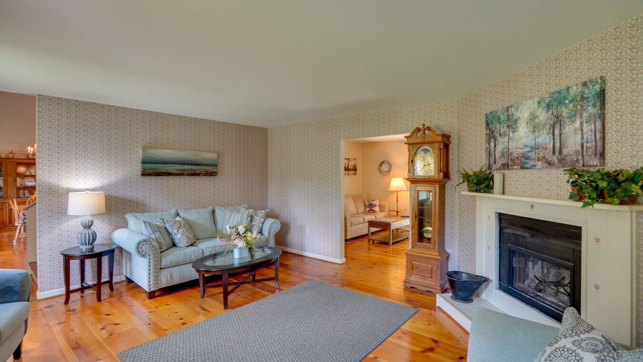 Photo of Livingroom in Pittsfield