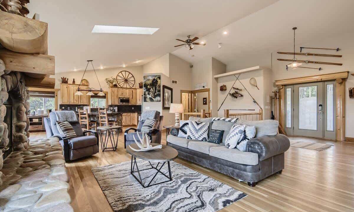 Photo of Livingroom in Black Hawk