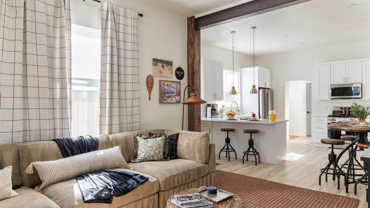 Photo of Livingroom in South Salt Lake