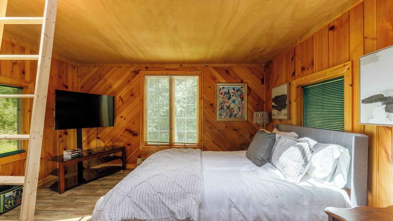 Photo of Bedroom in Blacksburg