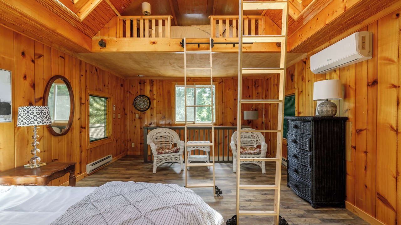 Photo of Bedroom in Blacksburg