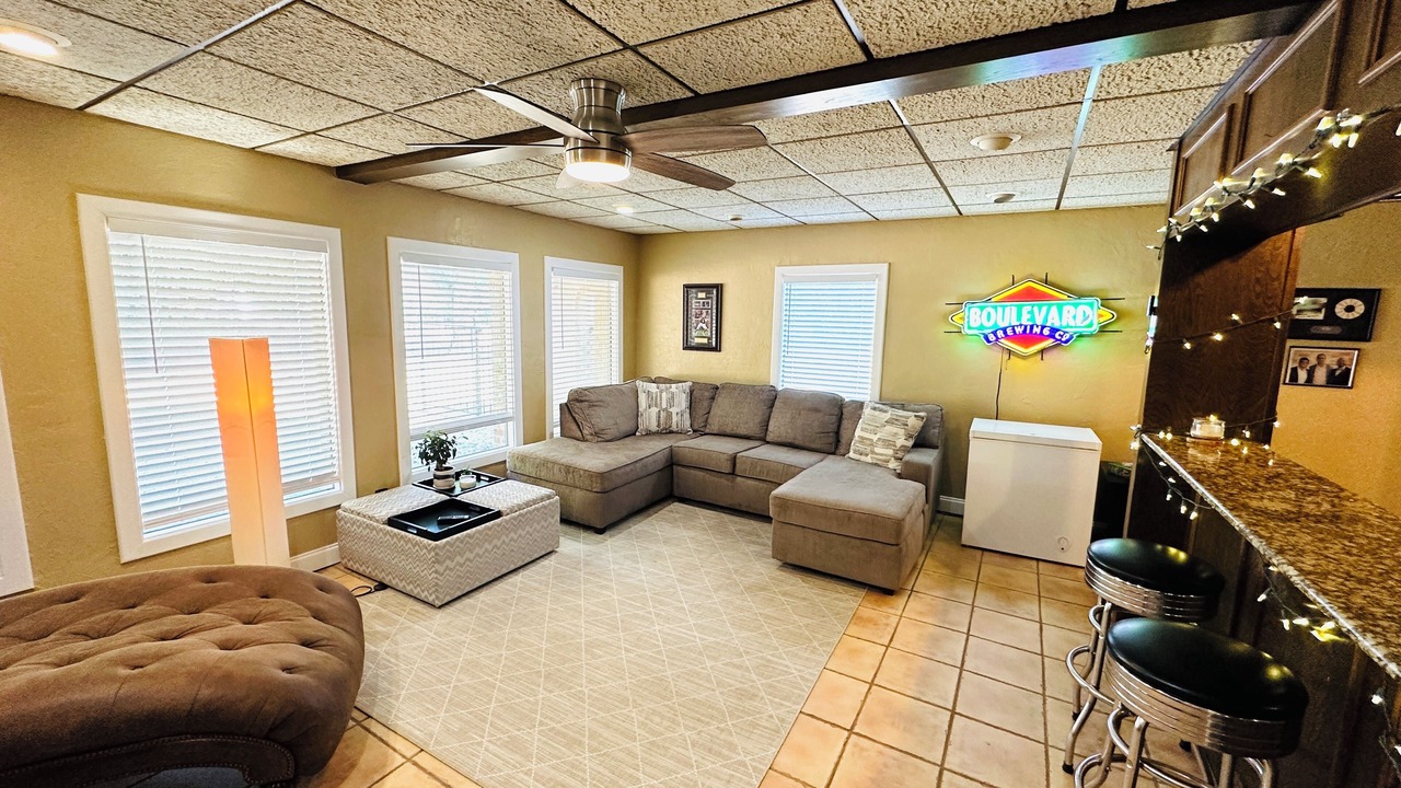Photo of Livingroom in Ada