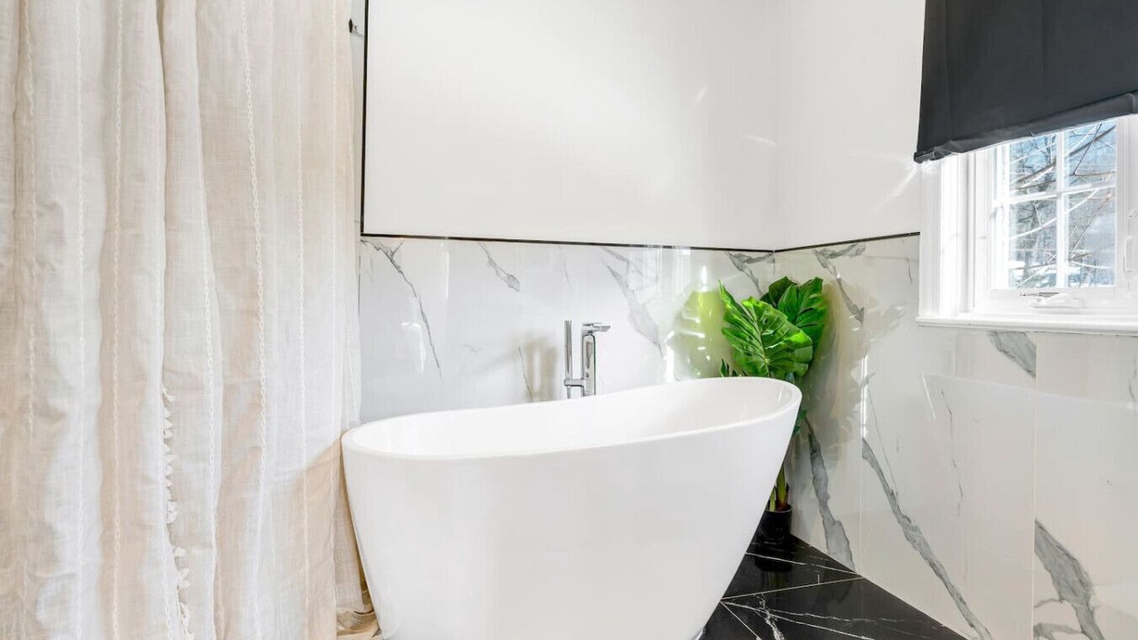 Photo of Bathroom in Woodridge