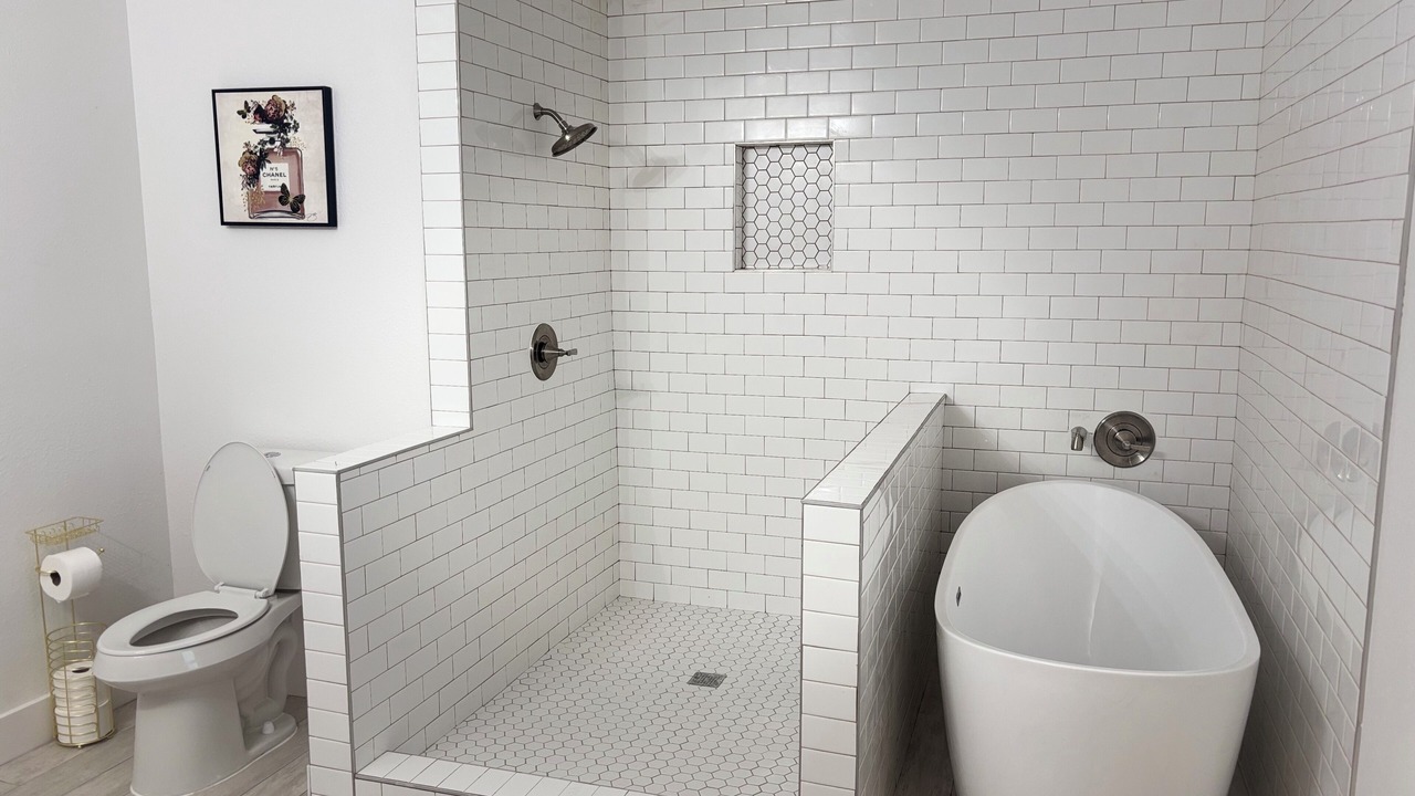 Photo of Bathroom in Orange