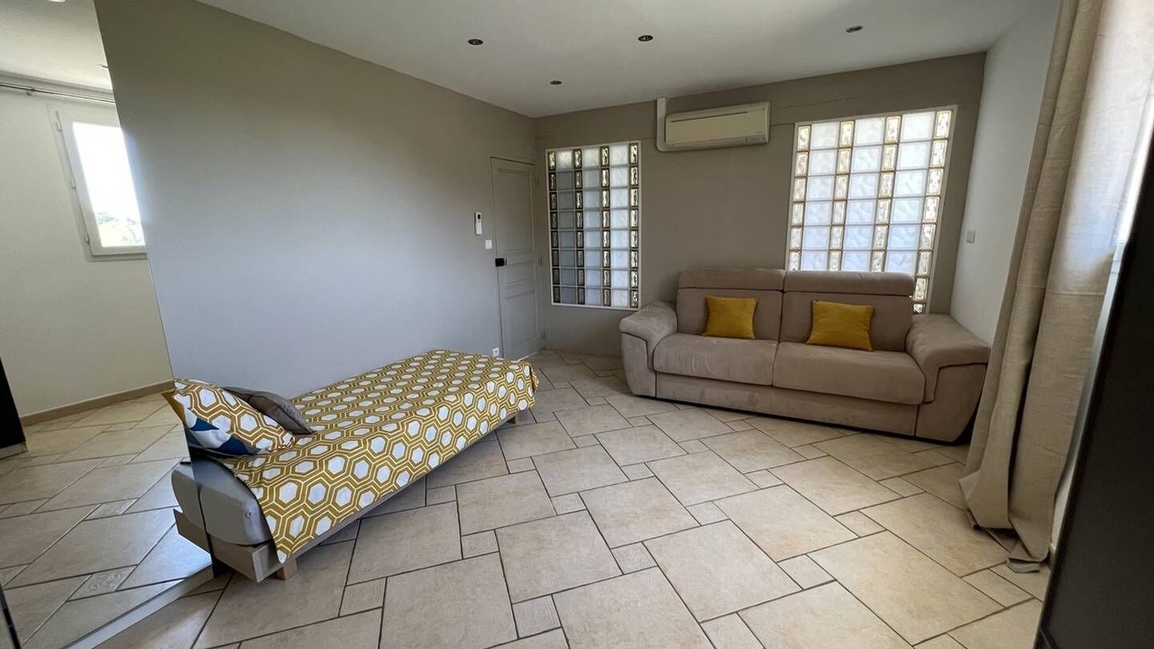 Photo of Livingroom in Garons