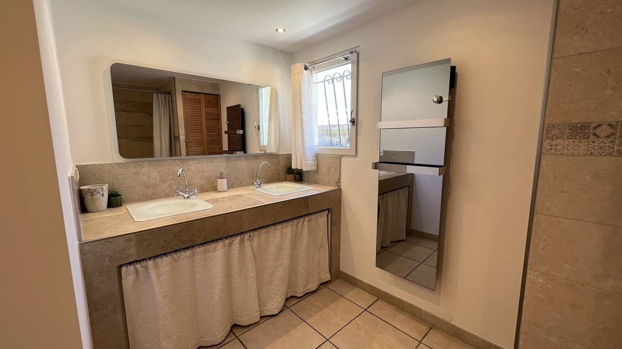 Photo of Bathroom in Garons