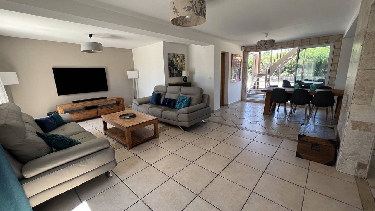 Photo of Livingroom in Garons