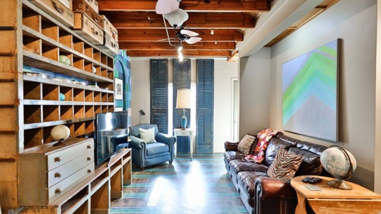 Photo of Livingroom in Sayles Blvd. Area
