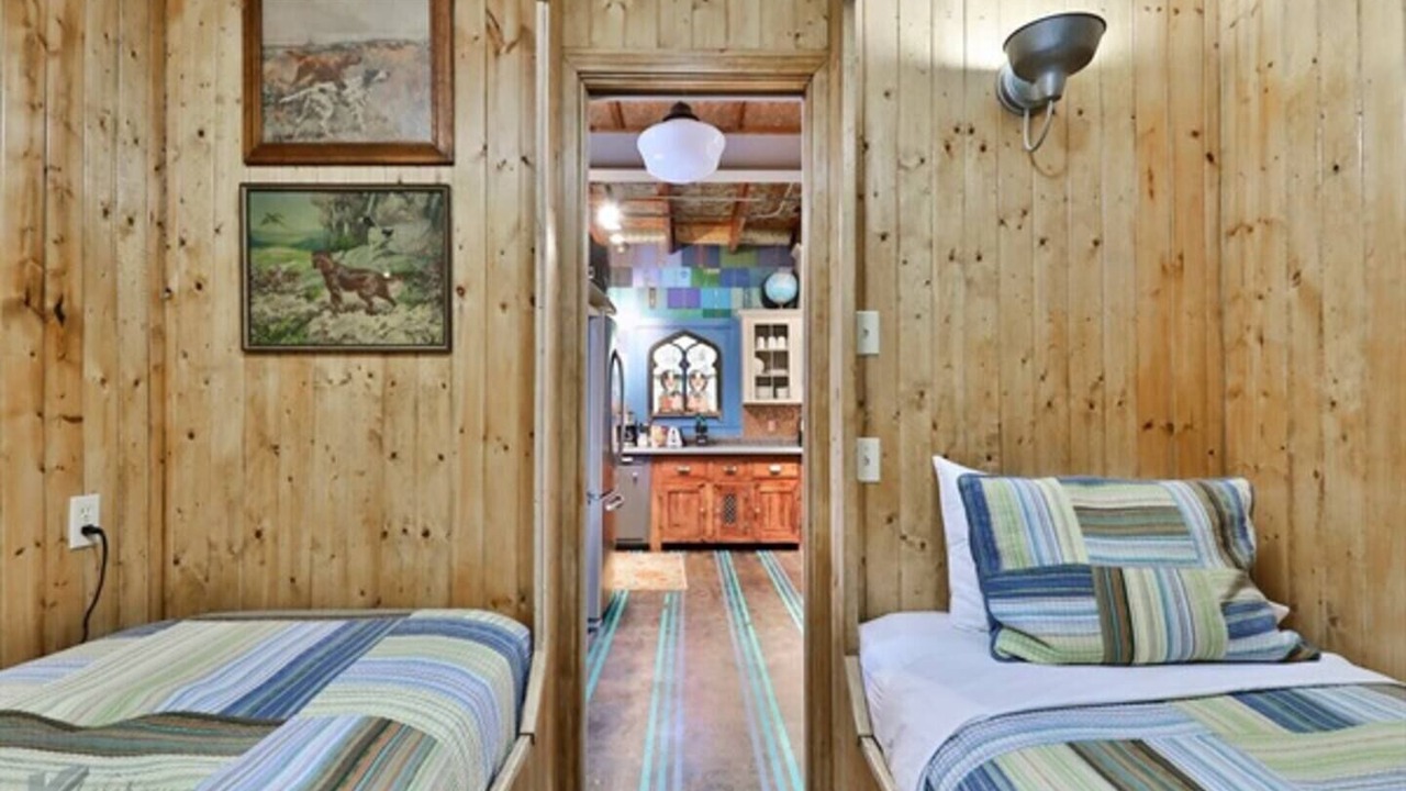 Photo of Bedroom in Sayles Blvd. Area
