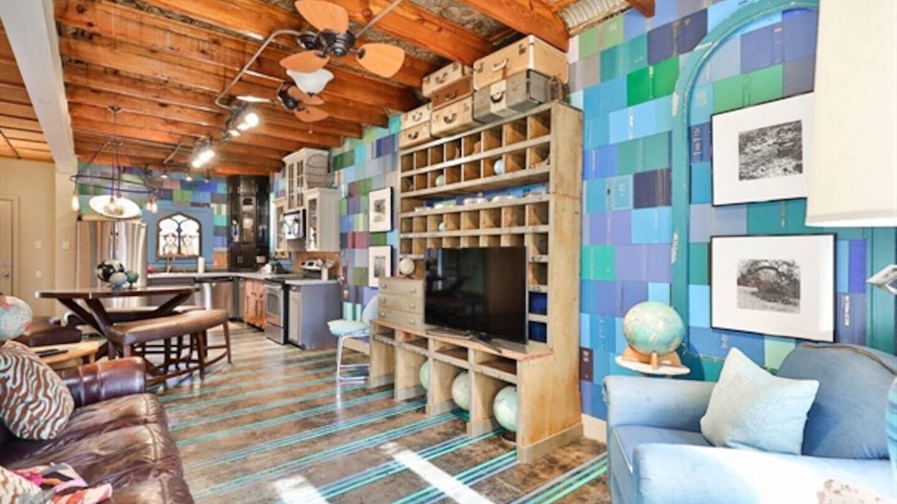 Photo of Livingroom in Sayles Blvd. Area