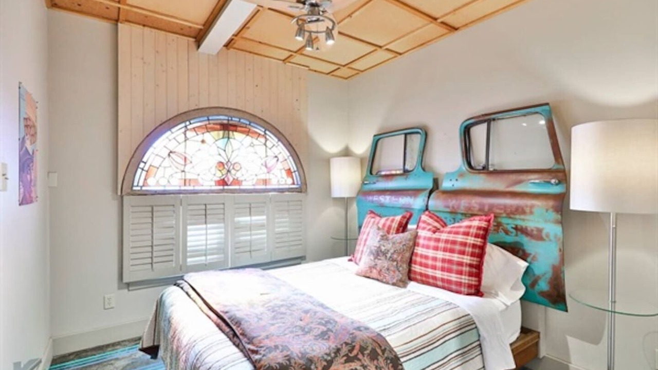 Photo of Bedroom in Sayles Blvd. Area