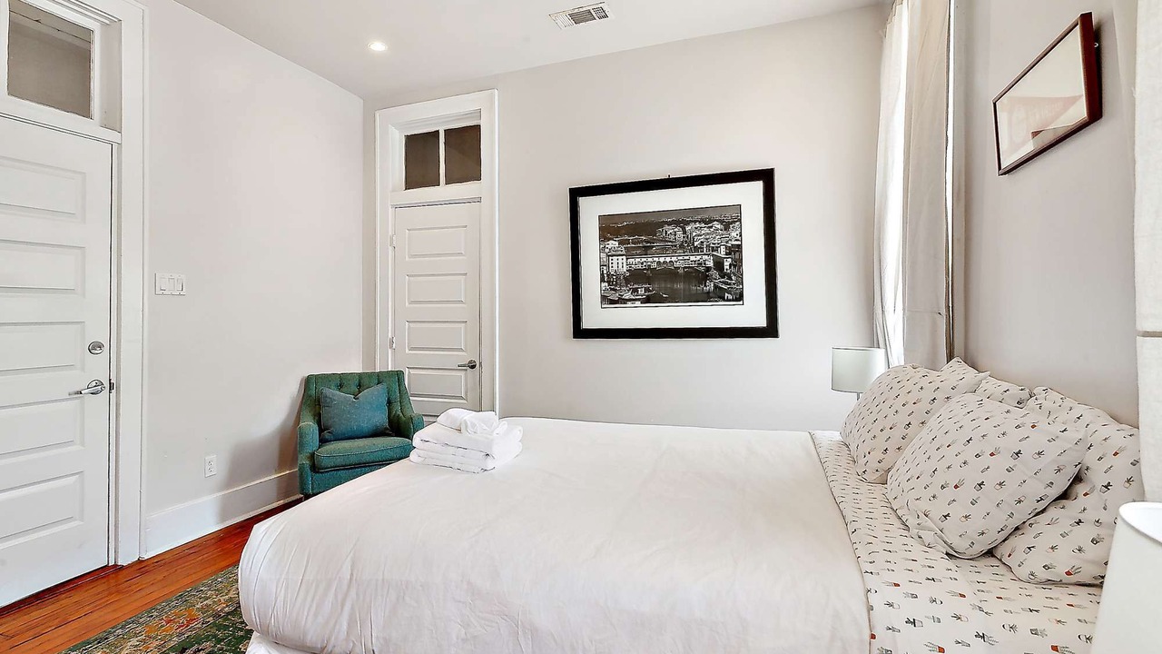 Photo of Bedroom in Freret