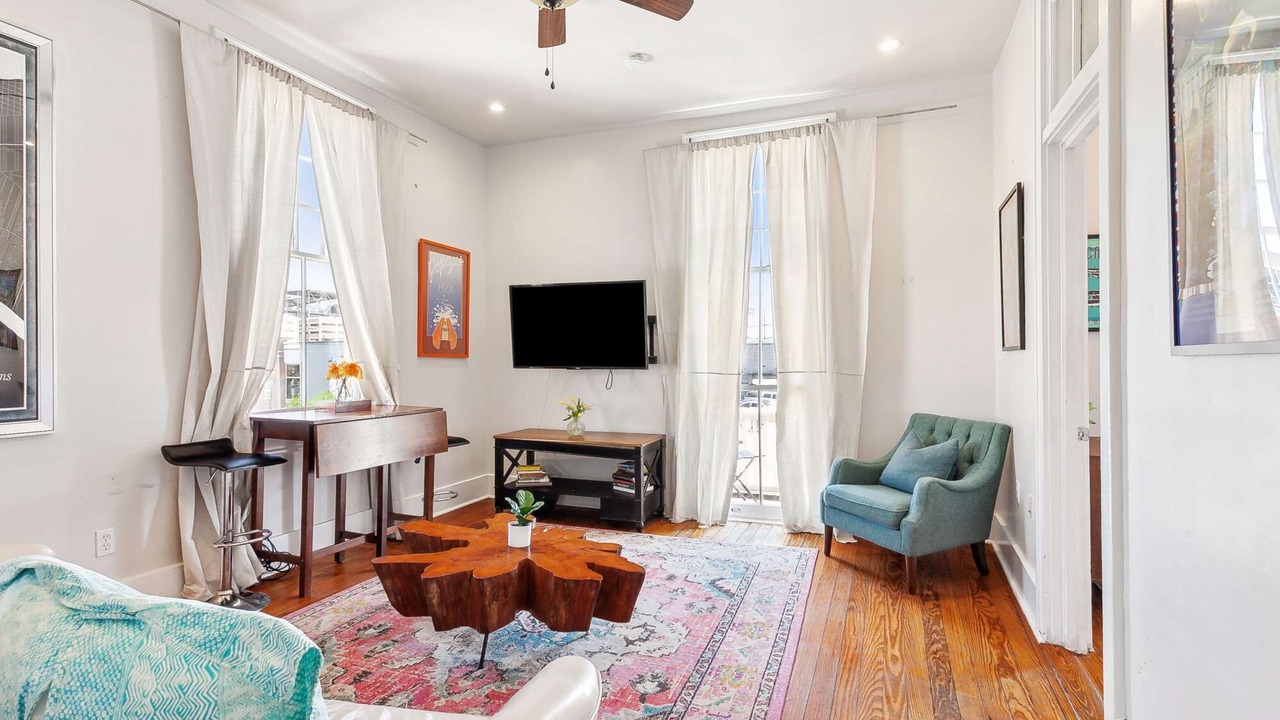 Photo of Livingroom in Freret