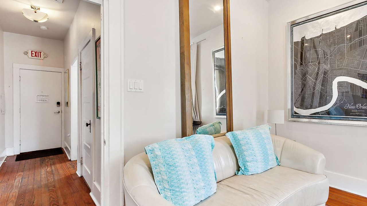 Photo of Livingroom in Freret