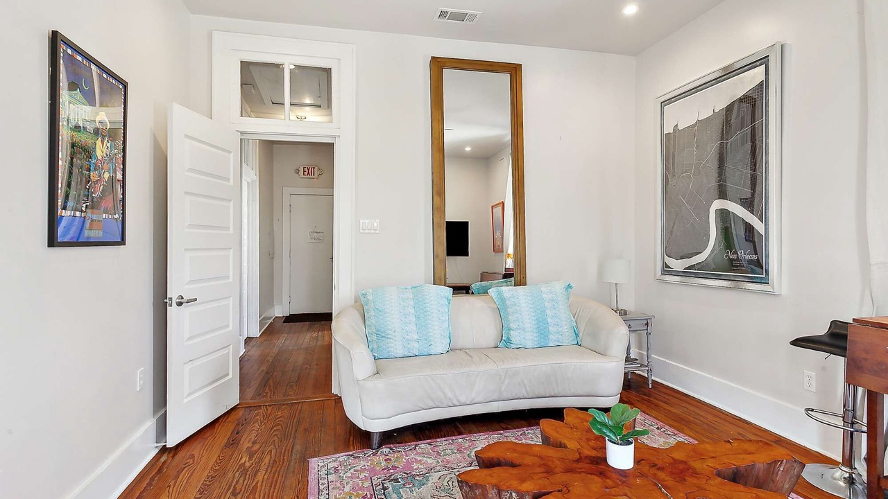 Photo of Livingroom in Freret