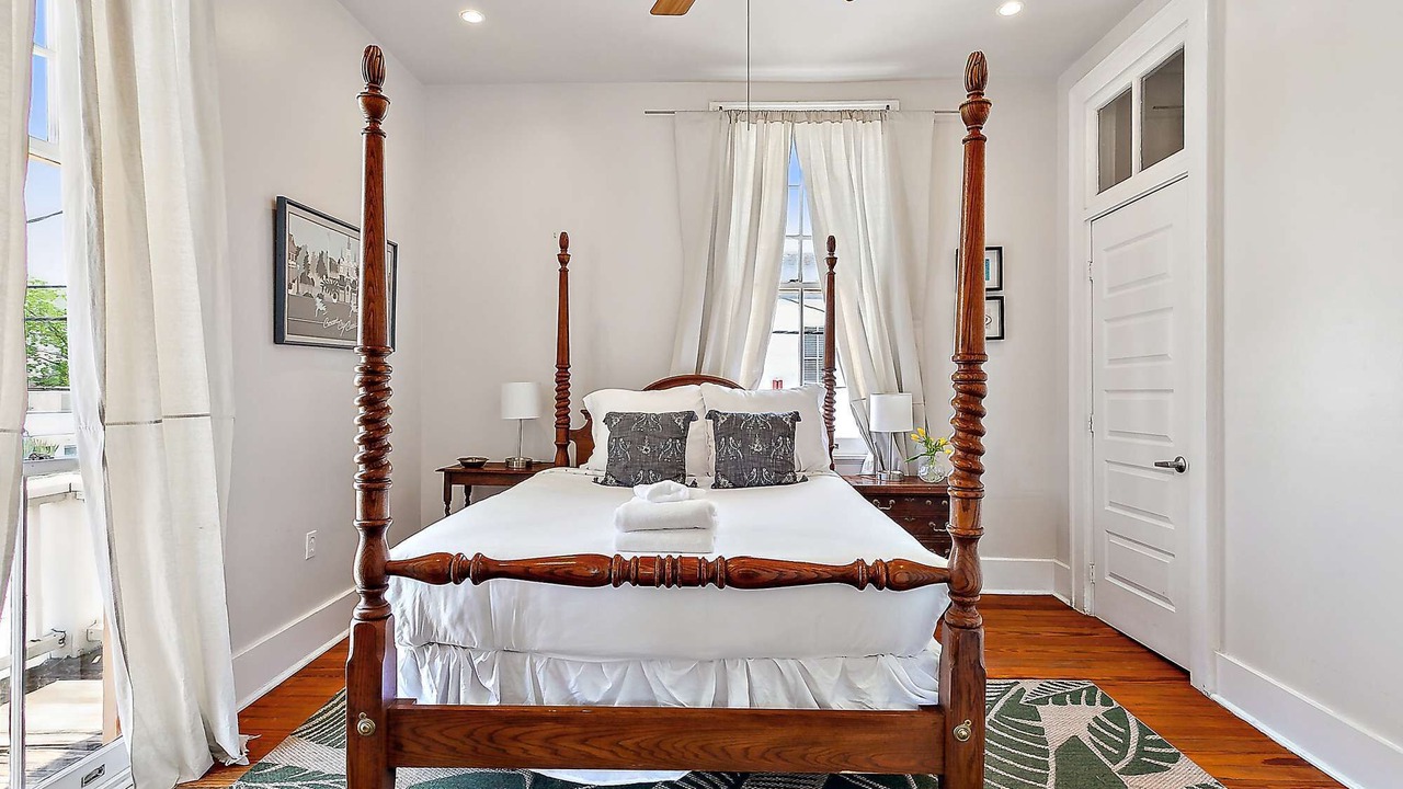Photo of Bedroom in Freret