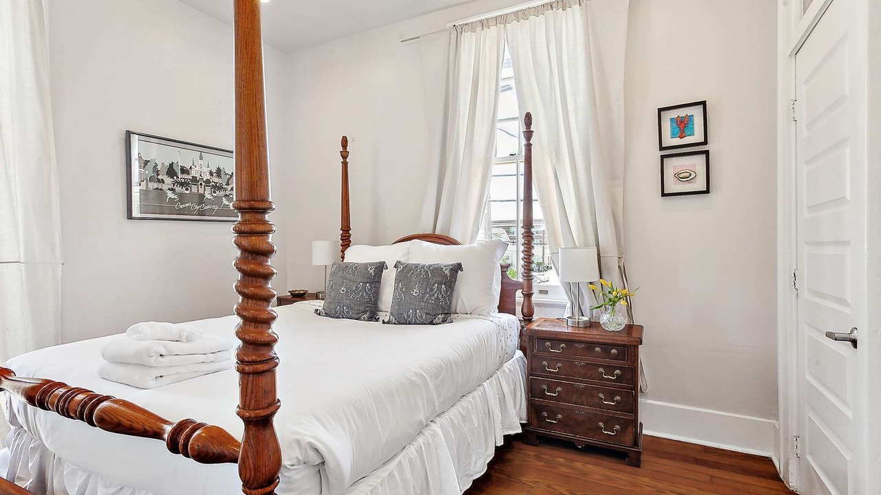 Photo of Bedroom in Freret