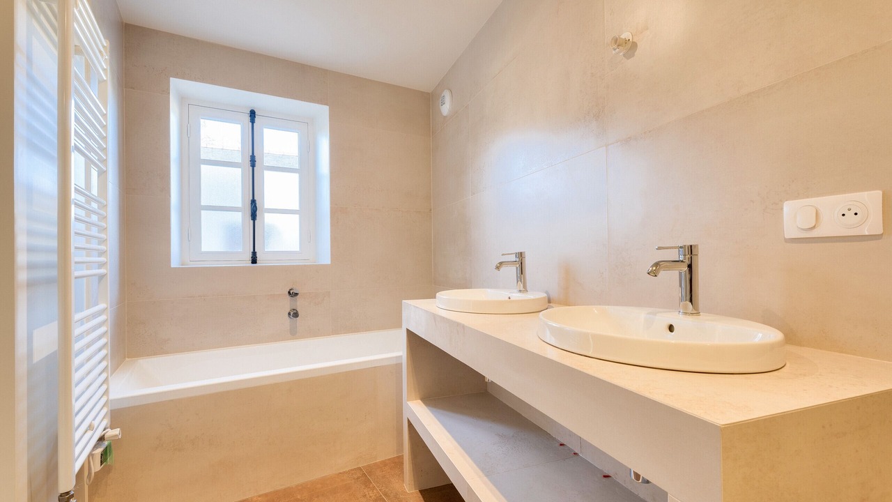Photo of Bathroom in Tremereuc