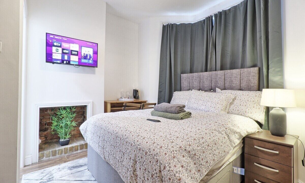 Photo of Bedroom in Westcliff-on-Sea