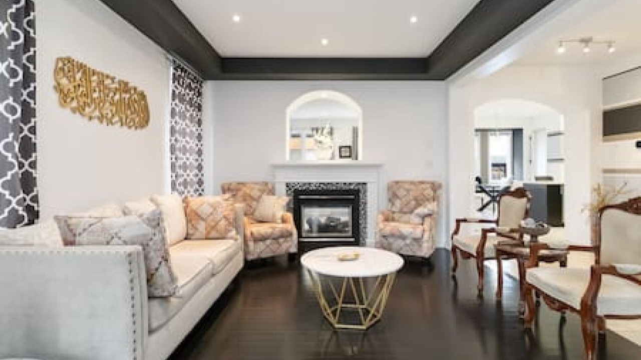 Photo of Livingroom in Halton Regional Municipality