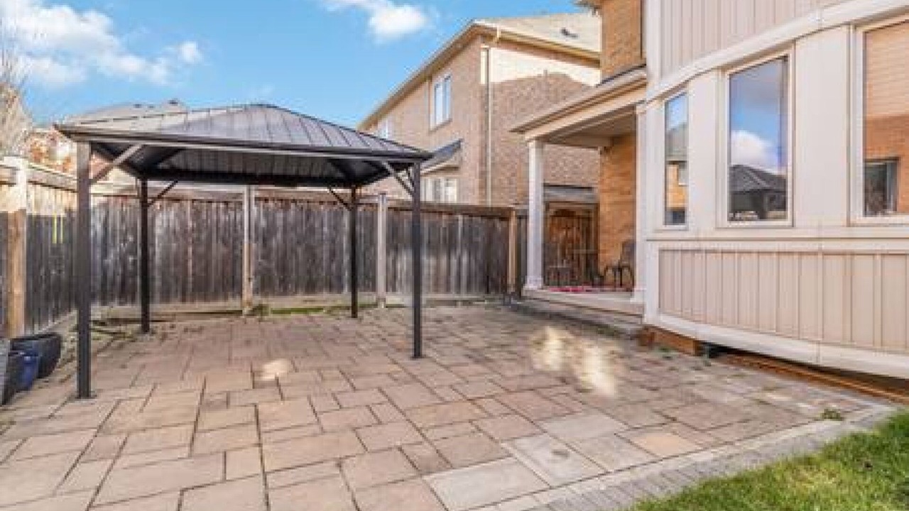 Photo of Patio Balcony in Halton Regional Municipality