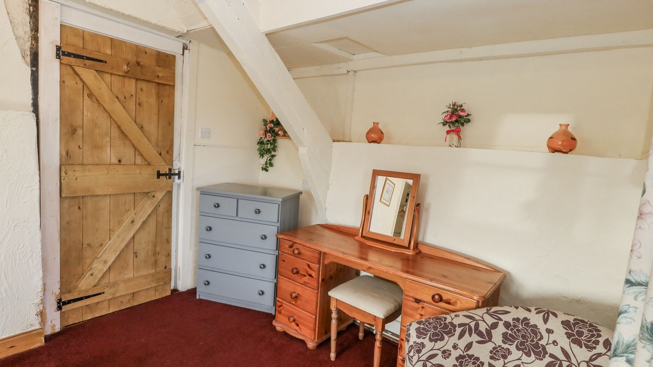 Photo of Others in Smallridge