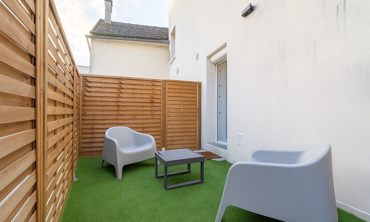 Photo of Patio Balcony in Messy