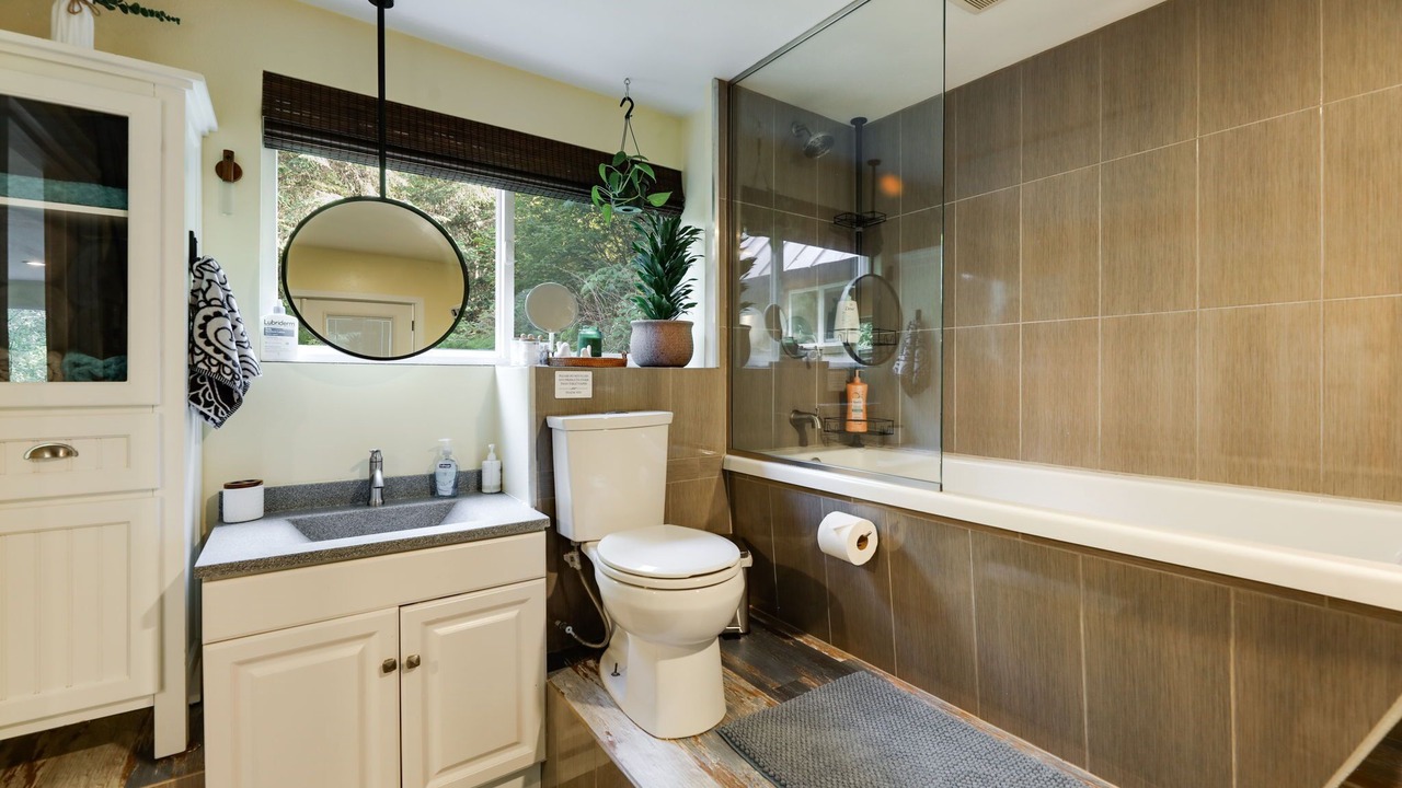 Photo of Bathroom in Marblemount