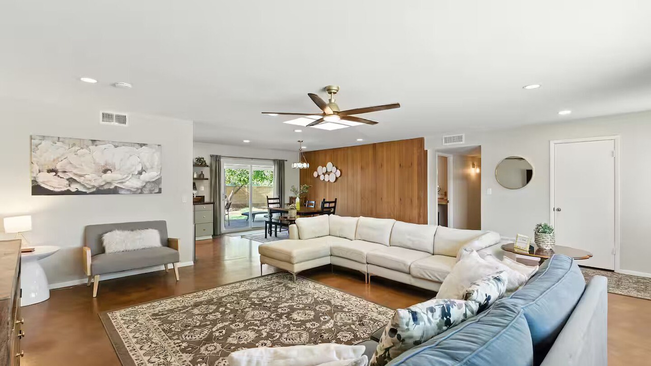 Photo of Livingroom in Melrose Paradise